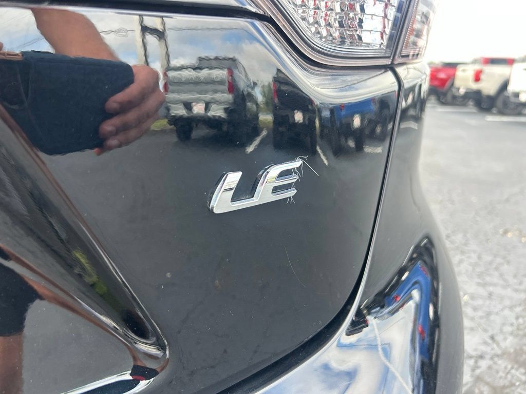 Used 2025 Toyota Corolla LE FWD image 12
