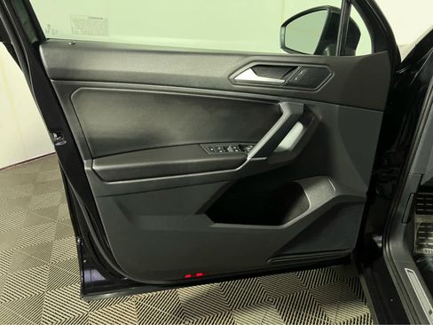 Used 2020 Volkswagen Tiguan SE R-Line AWD/4WD image 24
