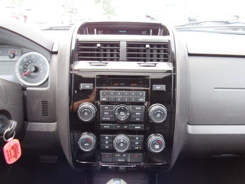 Used 2009 Ford Escape Limited AWD/4WD image 22