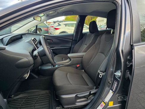 Used 2021 Toyota Prius LE FWD image 9