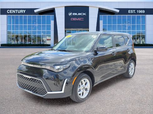 Used 2025 Kia Soul LX image 8