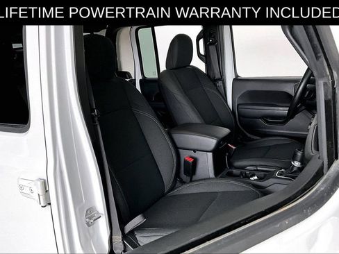 Used 2025 Jeep Gladiator Sport AWD/4WD image 9