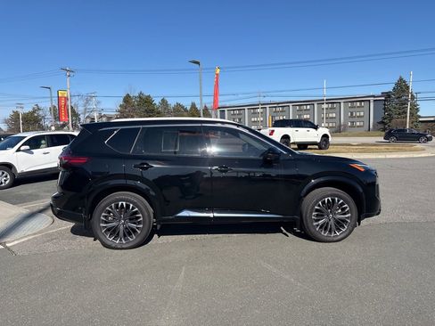 Used 2024 Nissan Rogue Platinum w/ Platinum Premium Package image 9