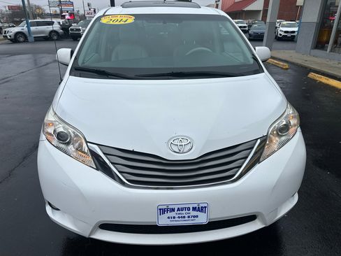Used 2014 Toyota Sienna XLE image 4