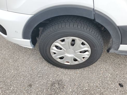 Used 2023 Ford Transit 350 XLT image 9