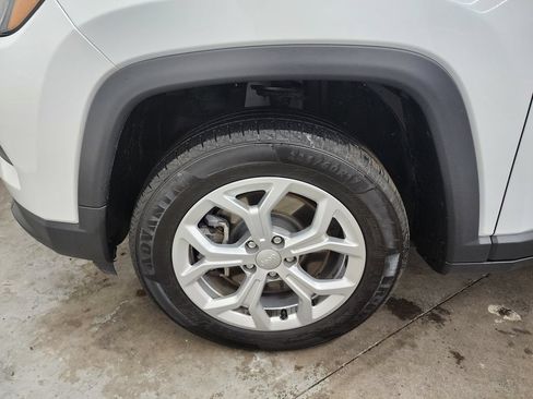 Used 2024 Jeep Compass Latitude AWD/4WD image 34