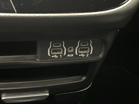 Used 2025 Chrysler Pacifica Select FWD image 25