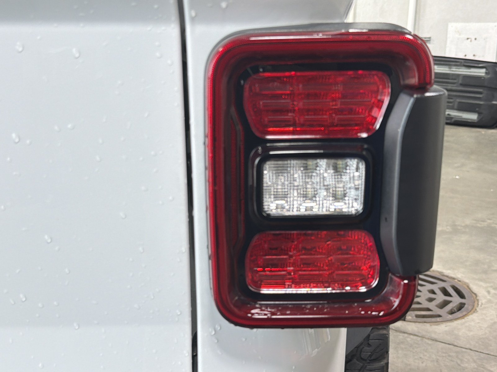 Used 2020 Jeep Gladiator Rubicon w/ Safety Group AWD/4WD image 17
