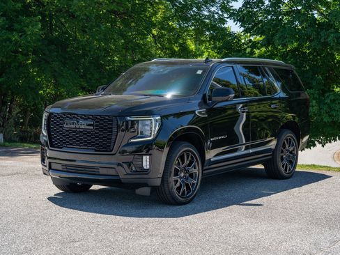Used 2024 GMC Yukon Denali w/ Advanced Technology Package AWD/4WD image 4