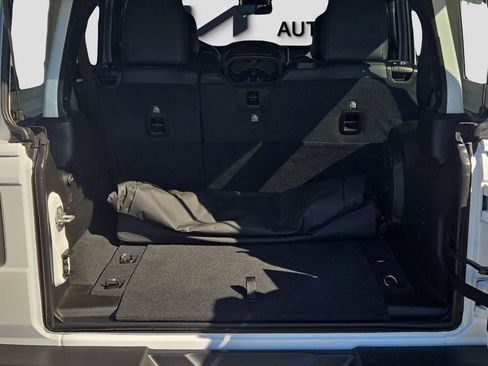 Used 2025 Jeep Wrangler Unlimited Rubicon w/ Technology Group image 11