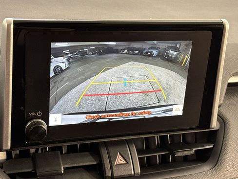Used 2025 Toyota RAV4 XLE AWD/4WD image 31