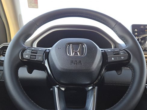 Used 2025 Honda Pilot EX-L image 24
