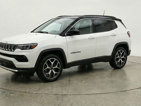 Used 2025 Jeep Compass Limited image 3