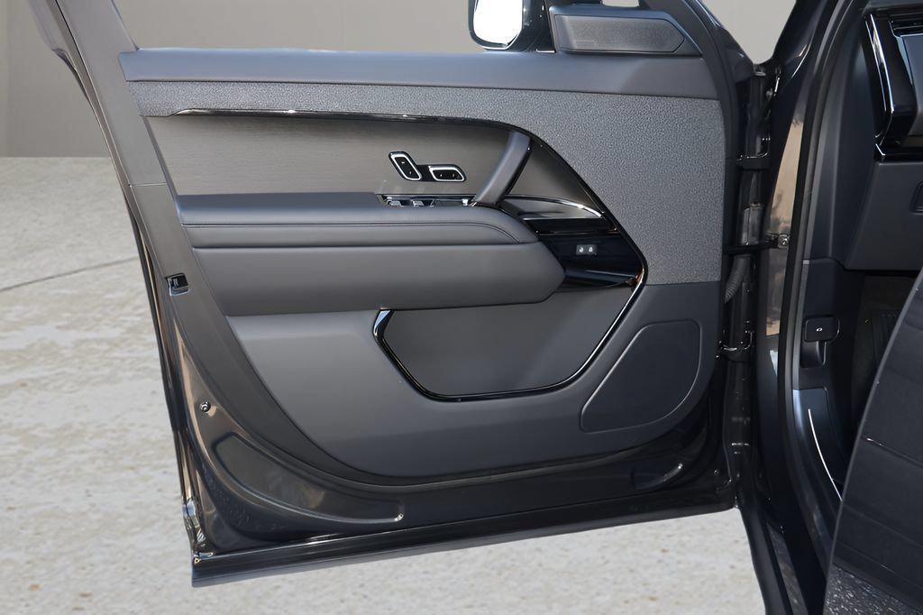 New 2026 Land Rover Range Rover Sport Dynamic SE AWD/4WD image 9