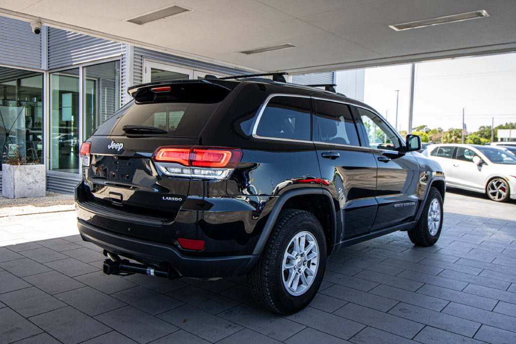 Used 2020 Jeep Grand Cherokee Laredo w/ Security & Convenience Group AWD/4WD image 2
