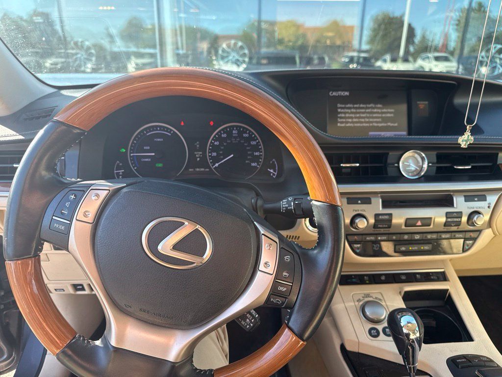 Used 2013 Lexus ES 300h w/ Luxury Pkg FWD image 8