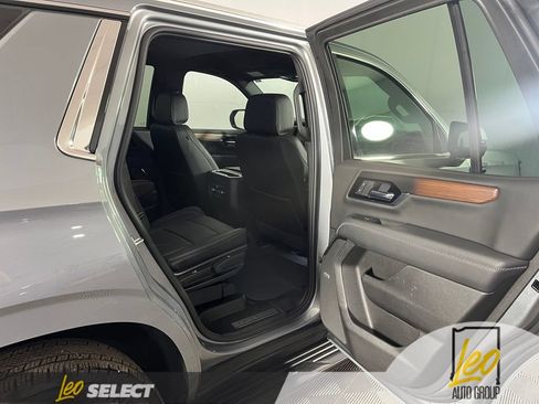 Used 2025 GMC Yukon Denali AWD/4WD image 13