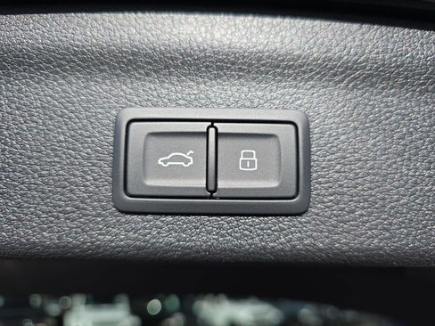 New 2025 Audi Q3 2.0T Premium image 13