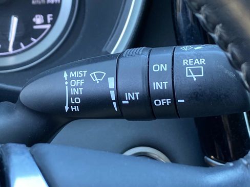 Used 2021 Toyota Highlander XLE AWD/4WD image 21