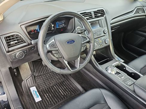 Used 2018 Ford Fusion SE image 18