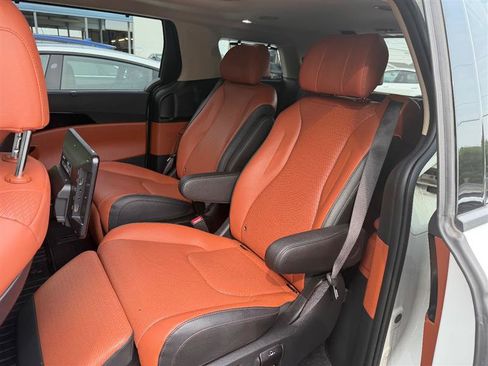 Used 2024 Kia Carnival SX Prestige FWD image 7
