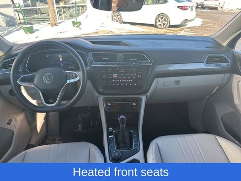 Used 2022 Volkswagen Tiguan SE w/ Panoramic Sunroof Package image 18
