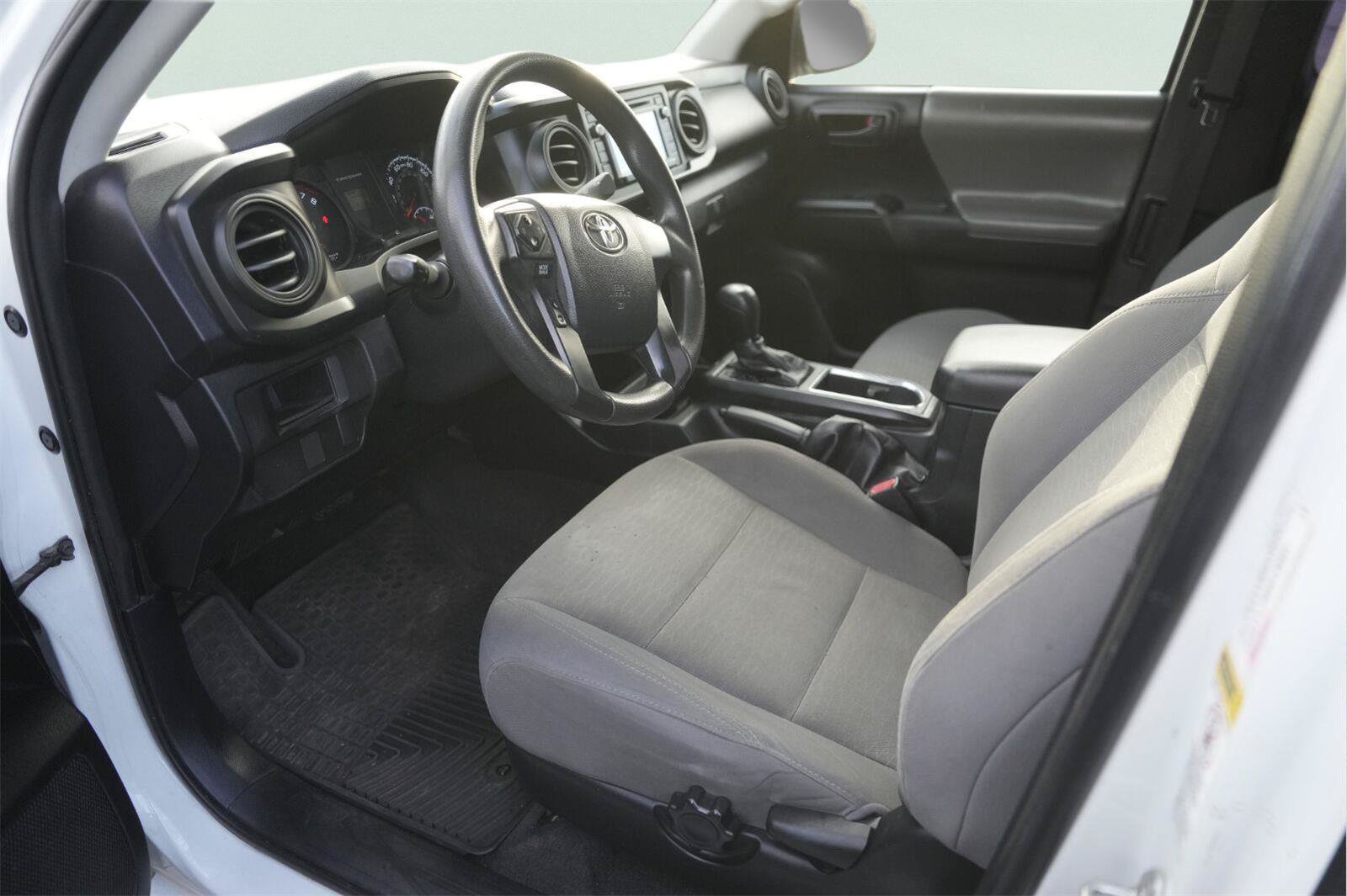 Used 2017 Toyota Tacoma SR RWD image 3