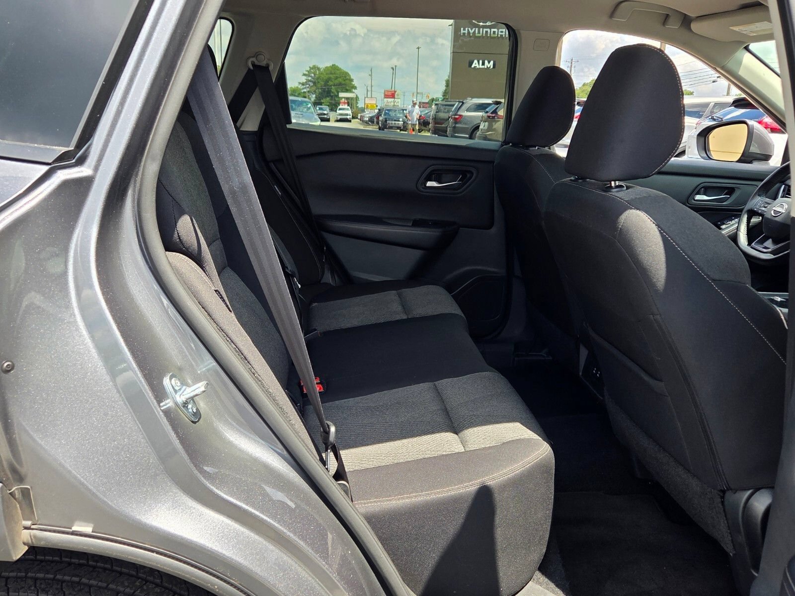 Used 2025 Nissan Rogue SV FWD image 15