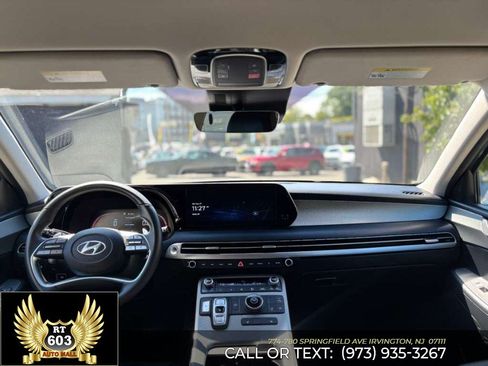 Used 2025 Hyundai Palisade SEL FWD image 9