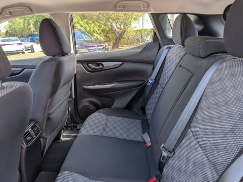 Used 2020 Nissan Rogue Sport SV image 14