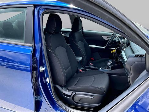 Certified 2022 Kia Forte LXS w/ LXS Technology Package FWD image 8