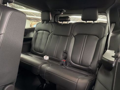 New 2025 Jeep Wagoneer 4WD image 12