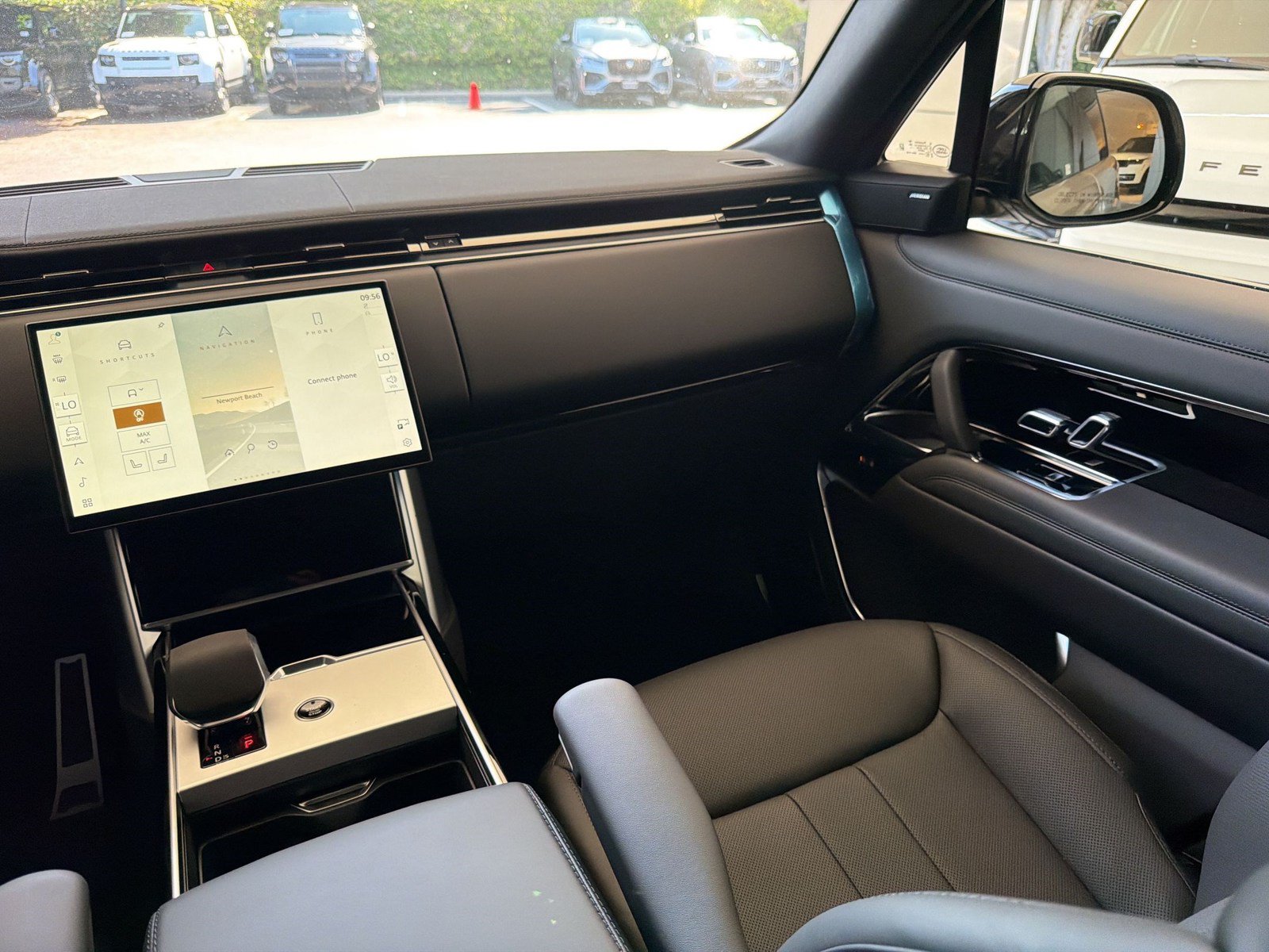 New 2026 Land Rover Range Rover Long Wheelbase SE AWD/4WD image 30