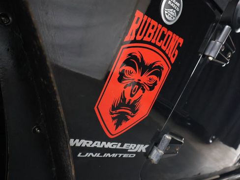 Used 2018 Jeep Wrangler Unlimited Rubicon w/ Connectivity Group image 31