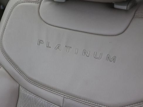 Used 2020 Ford Explorer Platinum w/ Premium Technology Package image 20