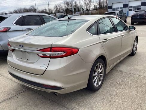 Used 2017 Ford Fusion SE w/ Fusion SE Technology Package image 10