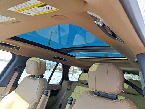 New 2026 Land Rover Range Rover SE image 12