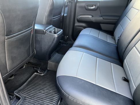 Used 2019 Toyota Tacoma TRD Sport w/ Technology Package AWD/4WD image 16