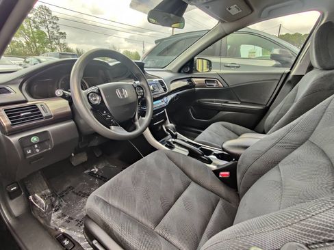 Used 2017 Honda Accord Hybrid Sedan image 4