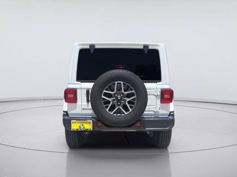 Used 2026 Jeep Wrangler Unlimited Sahara AWD/4WD image 4