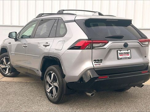 Used 2023 Toyota RAV4 SE image 15