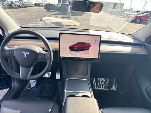 Used 2022 Tesla Model Y Performance image 12