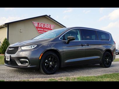 Used 2023 Chrysler Pacifica Touring-L