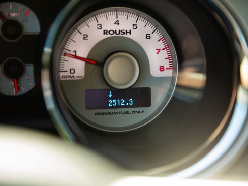 Used 2010 Ford Mustang GT RWD image 40