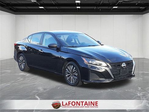 Used 2024 Nissan Altima 2.5 SV image 7
