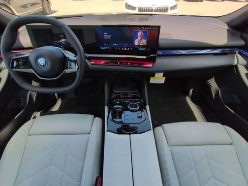 New 2026 BMW i5 eDrive40 w/ Premium Package image 15