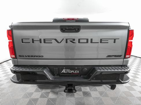 Used 2025 Chevrolet Silverado 2500 ZR2 w/ Technology Package image 6