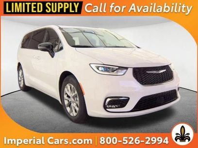 Used 2026 Chrysler Pacifica Limited