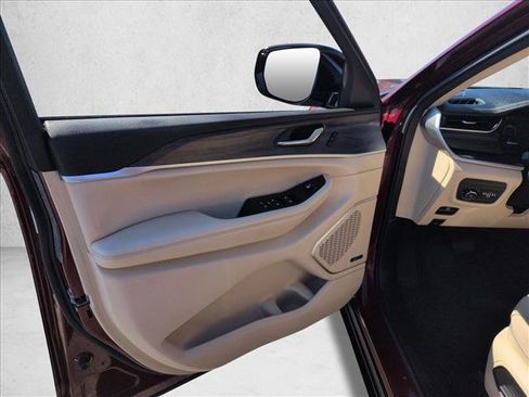 Used 2021 Jeep Grand Cherokee L Limited image 11