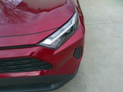 Used 2023 Toyota RAV4 LE image 7